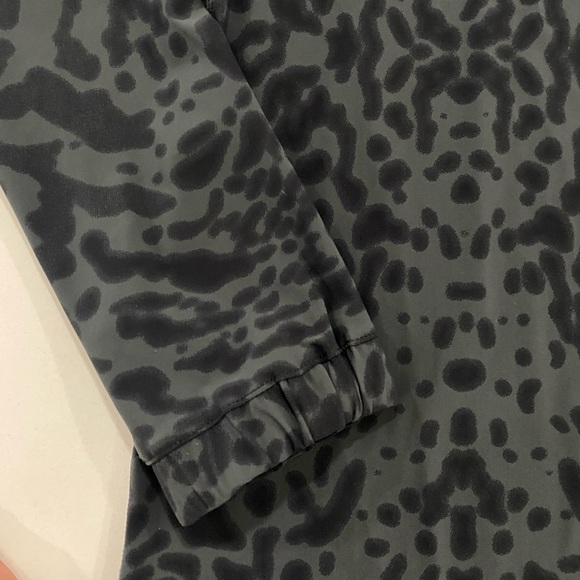 Lululemon button up animal print shirt - Picture 5 of 11